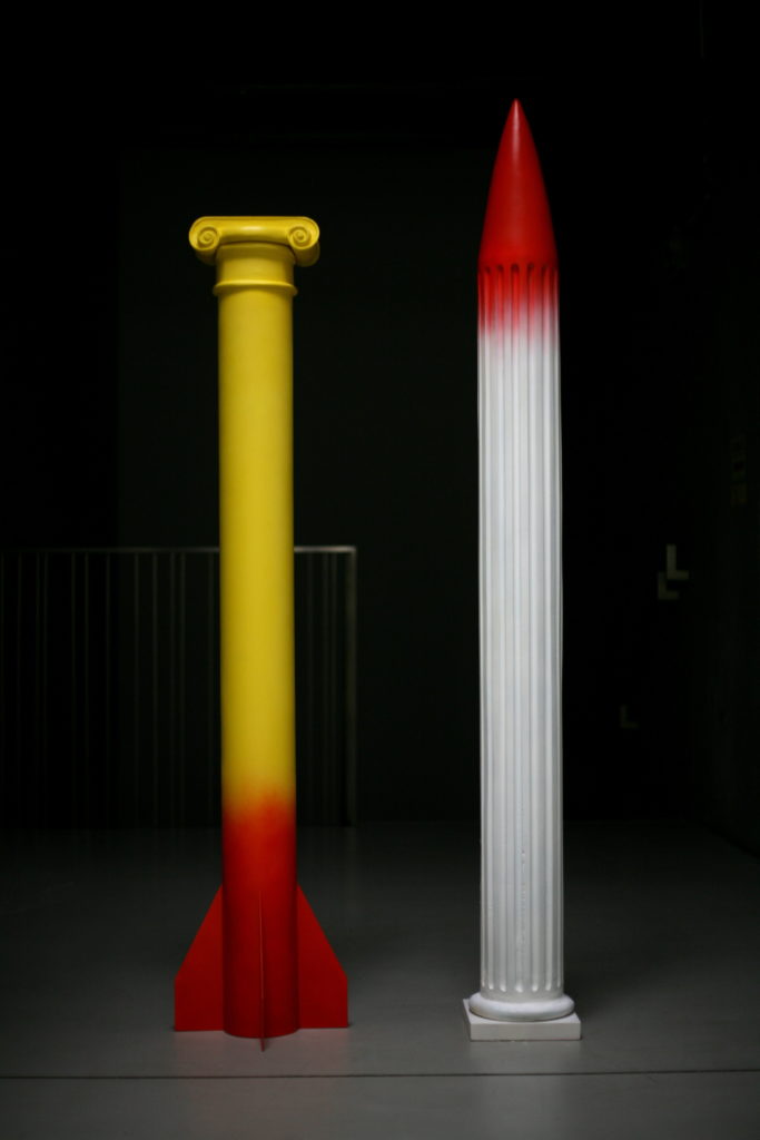 Rzeźby Hybrydy, połączenie rakiety i kolumny